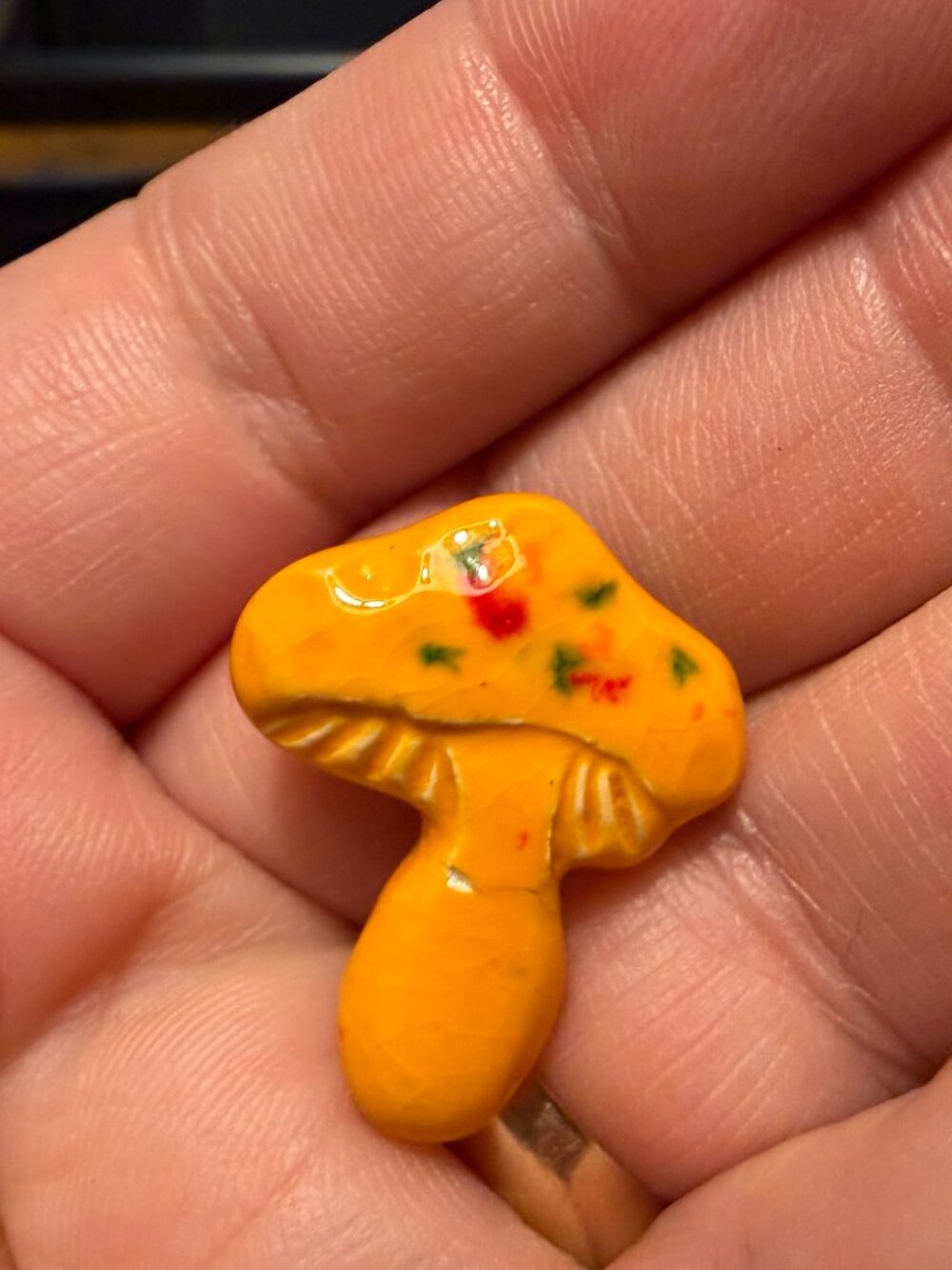 🍄 Vintage Glazed Yellow Ceramic Mushroom Brooch Pin: Speckled Toadstool Badge